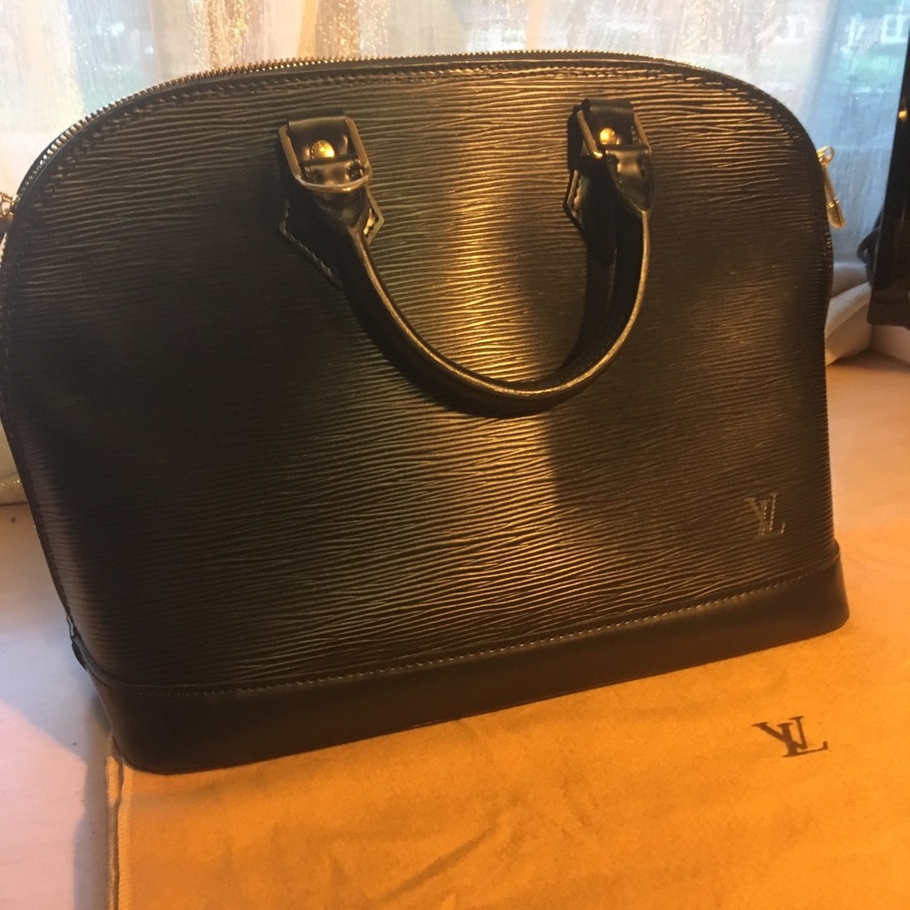 Louis Vuitton Alma GM Epi
